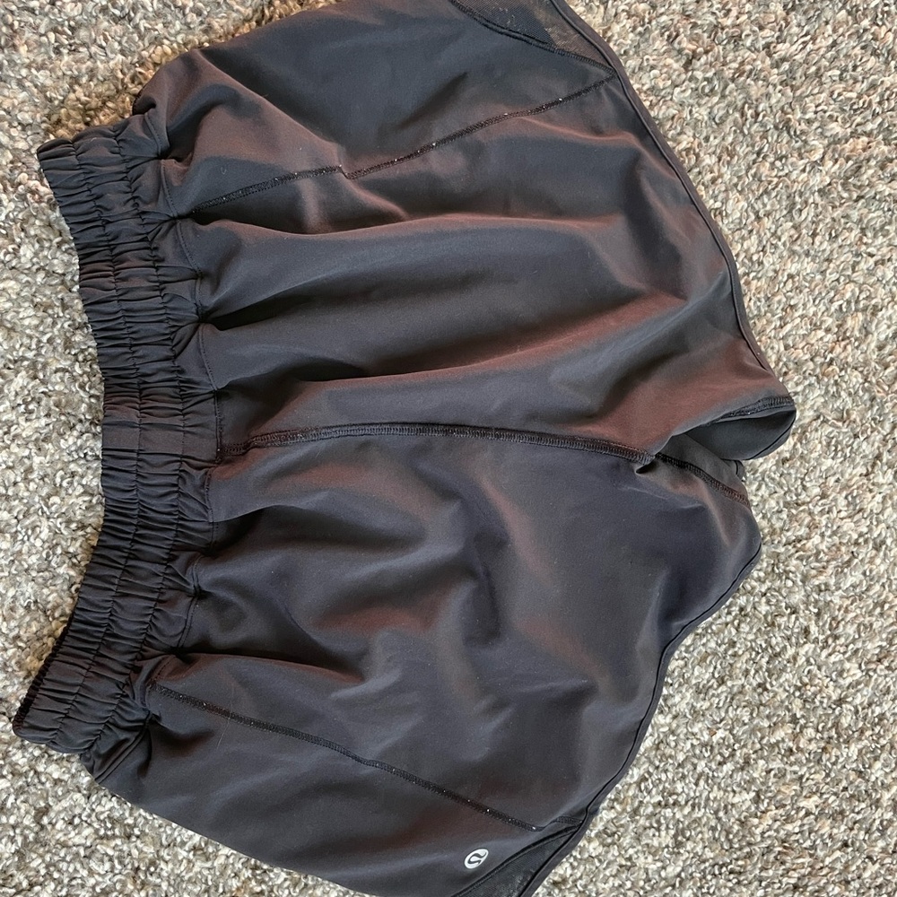 LULULEMON HOTTY HOT SHORTS BLACK SIZE 4-6